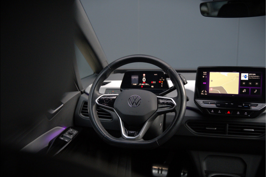 Volkswagen ID.3 First Plus 58 kWh | Stoelverwarming | Stuurverwarming | Camera | Adaptive Cruise Control | Navigatie | Standkachel | Keyless | Parkeersensoren | LED | Apple Carplay | BTW |