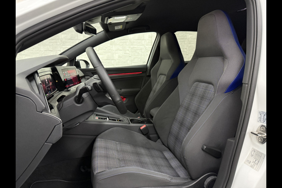 Volkswagen Golf 1.4 eHybrid GTE | IQ-Light | ACC | 19'' | GTI Diffuser | Trekhaak | Stuurwielverwarming | Achteruitrij-Camera | 3-Zone Clima | Carplay | Sfeerverlichting | Draadloos Laden |