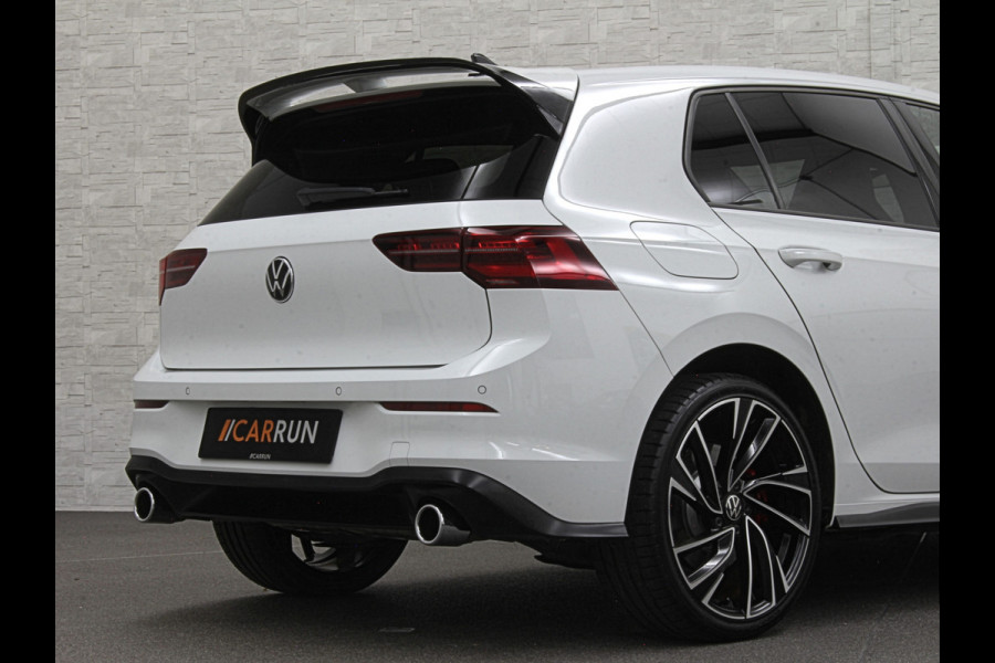 Volkswagen Golf 1.4 eHybrid GTE | IQ-Light | ACC | 19'' | GTI Diffuser | Trekhaak | Stuurwielverwarming | Achteruitrij-Camera | 3-Zone Clima | Carplay | Sfeerverlichting | Draadloos Laden |