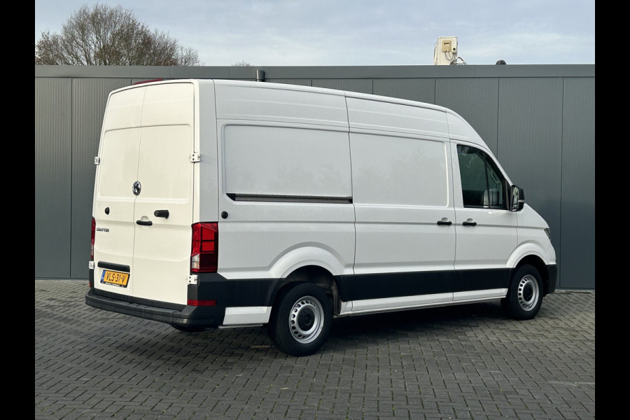 Volkswagen Crafter 2.0 TDI 141 PK DSG AUTOMAAT HIGHLINE+ / LED KOPLAMPEN / L3H3 / 3.000 KG AHG / 270 A DEUREN / AIRCO / CRUISE / BLUETOOTH / 3-ZITS