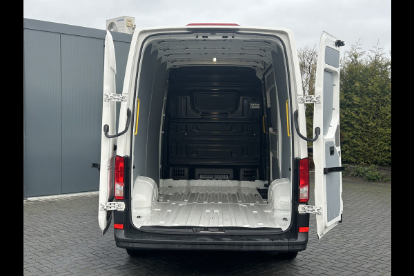 Volkswagen Crafter 2.0 TDI 141 PK DSG AUTOMAAT HIGHLINE+ / LED KOPLAMPEN / L3H3 / 3.000 KG AHG / 270 A DEUREN / AIRCO / CRUISE / BLUETOOTH / 3-ZITS