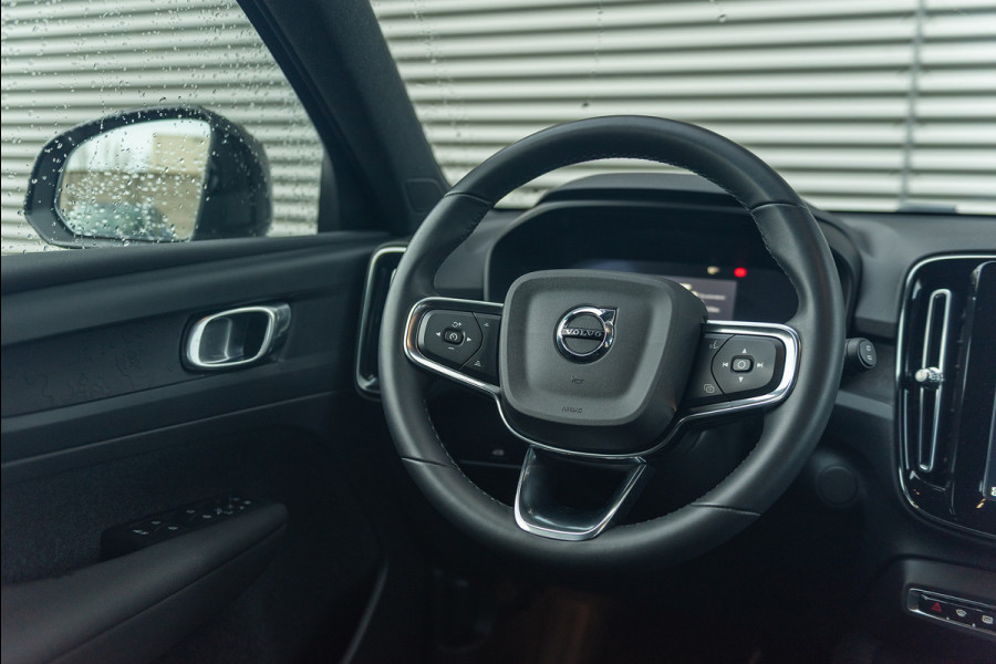 Volvo XC40 Recharge Aut. Luxe Stoelen Parkeercamera CruiseControl 231pk
