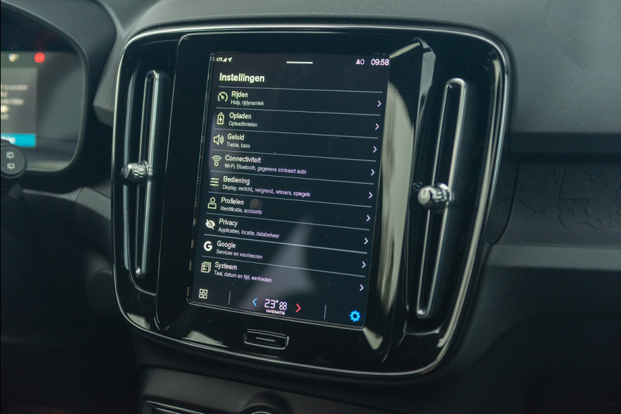 Volvo XC40 Recharge Aut. Luxe Stoelen Parkeercamera CruiseControl 231pk