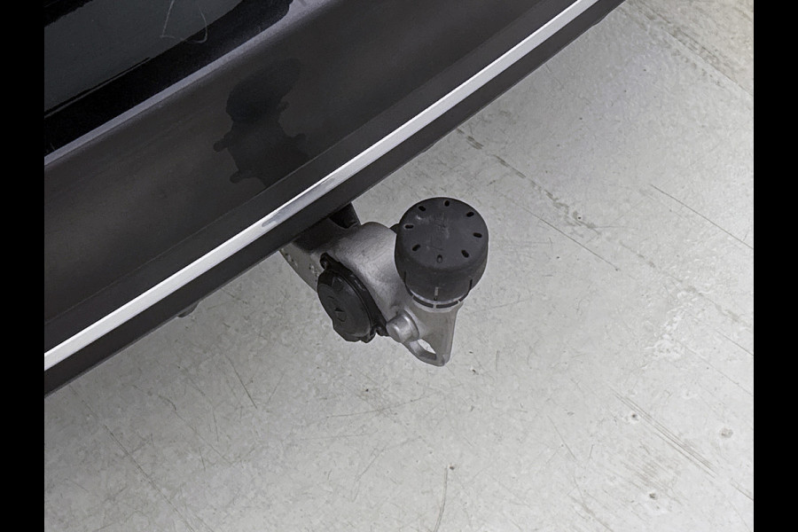 Mercedes-Benz C-Klasse Estate 300 e AMG Plug-In Hybride AMG Line | Trekhaak | Panorama Schuif-Kanteldak | Digital Licht | Rijassistentiepakket Plus incl. PRE-SAFE Inclusief 24 maanden MB Certified garantie voor Europa.