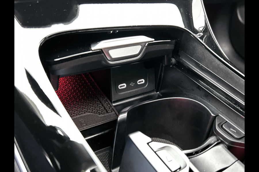 Mercedes-Benz C-Klasse Estate 300 e AMG Plug-In Hybride AMG Line | Trekhaak | Panorama Schuif-Kanteldak | Digital Licht | Rijassistentiepakket Plus incl. PRE-SAFE Inclusief 24 maanden MB Certified garantie voor Europa.