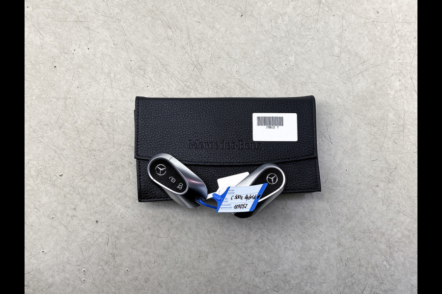 Mercedes-Benz C-Klasse Estate 300 e AMG Plug-In Hybride AMG Line | Trekhaak | Panorama Schuif-Kanteldak | Digital Licht | Rijassistentiepakket Plus incl. PRE-SAFE Inclusief 24 maanden MB Certified garantie voor Europa.