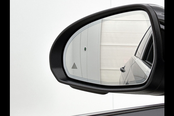 Mercedes-Benz C-Klasse Estate 300 e AMG Plug-In Hybride AMG Line | Trekhaak | Panorama Schuif-Kanteldak | Digital Licht | Rijassistentiepakket Plus incl. PRE-SAFE Inclusief 24 maanden MB Certified garantie voor Europa.