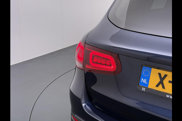 Mercedes-Benz GLC 300e 4MATIC Premium Plus VAN: €42.900,- VOOR: €39.877,- UW EINDEJAARSVOORDEEL: €3.023,- | PHEV PLUG-IN HYBRIDE | MEGA VETTE AUTO | PANORAMA DAK | 20INCH | CAMERA | ELEKTRISCHE KLEP | KEYLESS ENTRY + START | DODEHOEK | RIJKLAAR + 12 MND BOVAG GARANTIE!