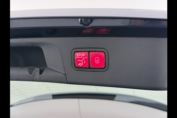 Mercedes-Benz GLC 300e 4MATIC Premium Plus VAN: €42.900,- VOOR: €39.877,- UW EINDEJAARSVOORDEEL: €3.023,- | PHEV PLUG-IN HYBRIDE | MEGA VETTE AUTO | PANORAMA DAK | 20INCH | CAMERA | ELEKTRISCHE KLEP | KEYLESS ENTRY + START | DODEHOEK | RIJKLAAR + 12 MND BOVAG GARANTIE!