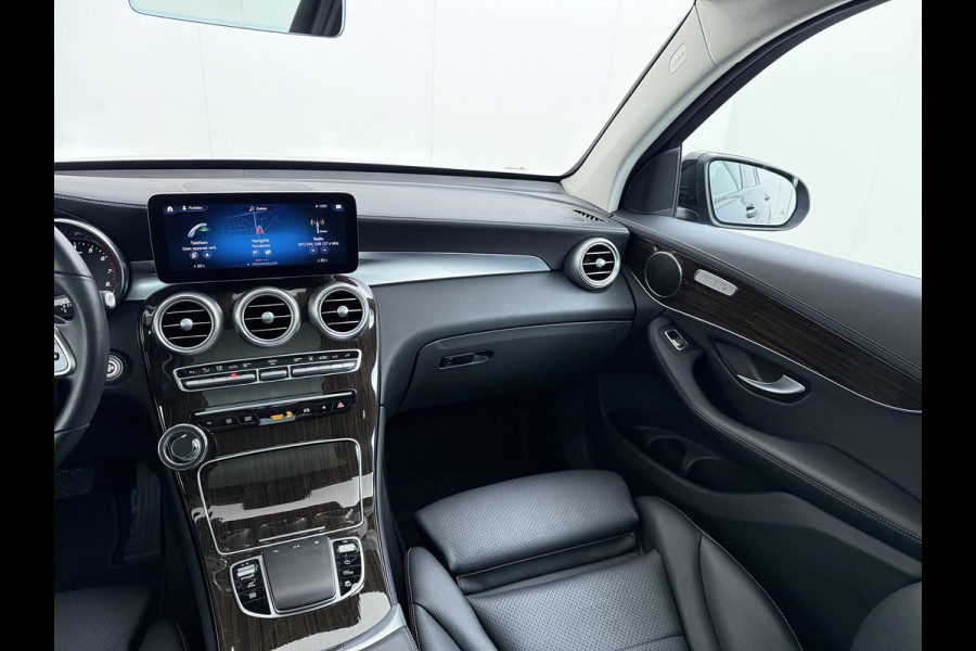 Mercedes-Benz GLC 300e 4MATIC Premium Plus VAN: €42.900,- VOOR: €39.877,- UW EINDEJAARSVOORDEEL: €3.023,- | PHEV PLUG-IN HYBRIDE | MEGA VETTE AUTO | PANORAMA DAK | 20INCH | CAMERA | ELEKTRISCHE KLEP | KEYLESS ENTRY + START | DODEHOEK | RIJKLAAR + 12 MND BOVAG GARANTIE!