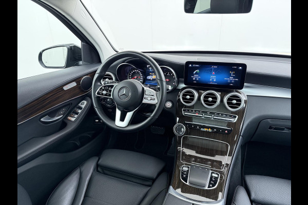 Mercedes-Benz GLC 300e 4MATIC Premium Plus VAN: €42.900,- VOOR: €39.877,- UW EINDEJAARSVOORDEEL: €3.023,- | PHEV PLUG-IN HYBRIDE | MEGA VETTE AUTO | PANORAMA DAK | 20INCH | CAMERA | ELEKTRISCHE KLEP | KEYLESS ENTRY + START | DODEHOEK | RIJKLAAR + 12 MND BOVAG GARANTIE!