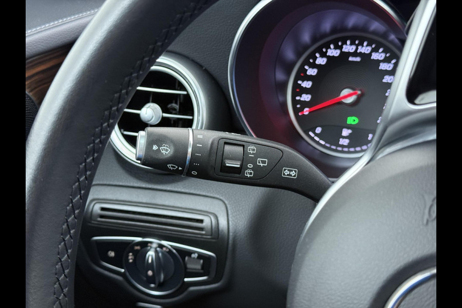 Mercedes-Benz GLC 300e 4MATIC Premium Plus VAN: €42.900,- VOOR: €39.877,- UW EINDEJAARSVOORDEEL: €3.023,- | PHEV PLUG-IN HYBRIDE | MEGA VETTE AUTO | PANORAMA DAK | 20INCH | CAMERA | ELEKTRISCHE KLEP | KEYLESS ENTRY + START | DODEHOEK | RIJKLAAR + 12 MND BOVAG GARANTIE!