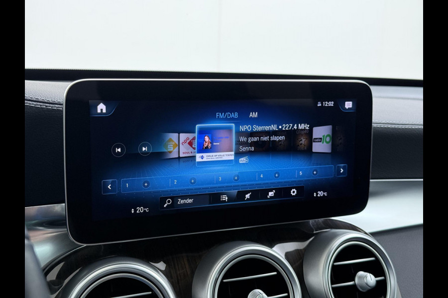 Mercedes-Benz GLC 300e 4MATIC Premium Plus VAN: €42.900,- VOOR: €39.877,- UW EINDEJAARSVOORDEEL: €3.023,- | PHEV PLUG-IN HYBRIDE | MEGA VETTE AUTO | PANORAMA DAK | 20INCH | CAMERA | ELEKTRISCHE KLEP | KEYLESS ENTRY + START | DODEHOEK | RIJKLAAR + 12 MND BOVAG GARANTIE!