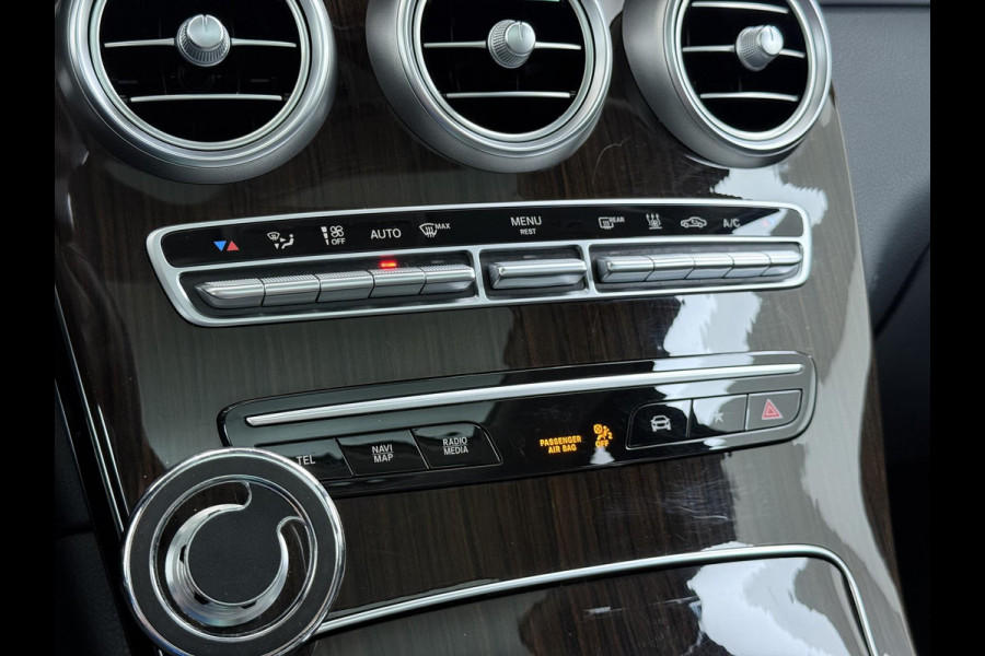 Mercedes-Benz GLC 300e 4MATIC Premium Plus VAN: €42.900,- VOOR: €39.877,- UW EINDEJAARSVOORDEEL: €3.023,- | PHEV PLUG-IN HYBRIDE | MEGA VETTE AUTO | PANORAMA DAK | 20INCH | CAMERA | ELEKTRISCHE KLEP | KEYLESS ENTRY + START | DODEHOEK | RIJKLAAR + 12 MND BOVAG GARANTIE!