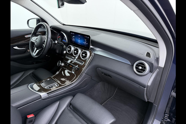 Mercedes-Benz GLC 300e 4MATIC Premium Plus VAN: €42.900,- VOOR: €39.877,- UW EINDEJAARSVOORDEEL: €3.023,- | PHEV PLUG-IN HYBRIDE | MEGA VETTE AUTO | PANORAMA DAK | 20INCH | CAMERA | ELEKTRISCHE KLEP | KEYLESS ENTRY + START | DODEHOEK | RIJKLAAR + 12 MND BOVAG GARANTIE!