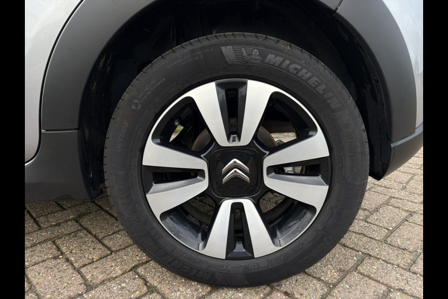 Citroën C3 1.2 PureTech Max OUTLET | SUPERDEAL | OPRUIMING Parkeer Camera | Apple Carplay | Keyless Entry | 16'' LMV |