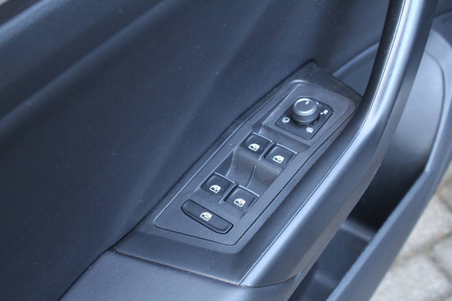 Volkswagen T-Roc 1.5 TSI 150pk Sport R Line NL-Auto NAP Clima Cruise Navi Camera Dig. Cockpit Keyless 18"LMV