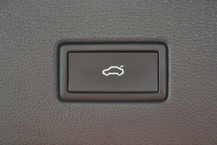 Volkswagen Tiguan 1.4 TSI eHybrid R-Line Business+ IQ-Light, Virtual Cockpit, ACC, Winterpakket, Apple Carplay, PDC, 20''