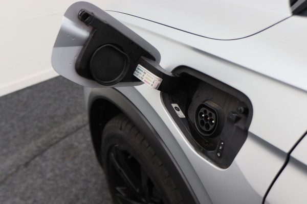 Volkswagen Tiguan 1.4 TSI eHybrid R-Line Business+ IQ-Light, Virtual Cockpit, ACC, Winterpakket, Apple Carplay, PDC, 20''