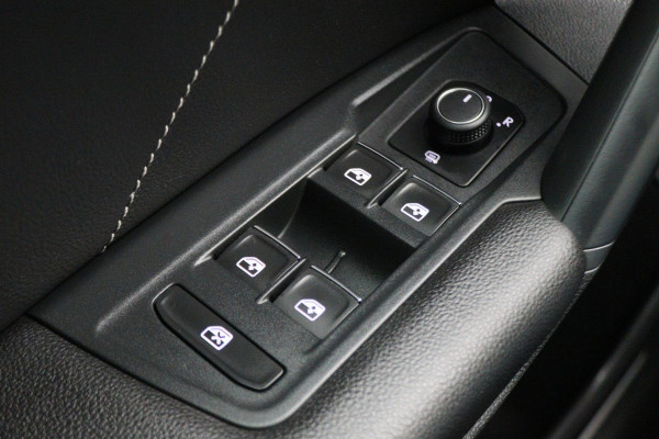 Volkswagen Tiguan 1.4 TSI eHybrid R-Line Business+ IQ-Light, Virtual Cockpit, ACC, Winterpakket, Apple Carplay, PDC, 20''
