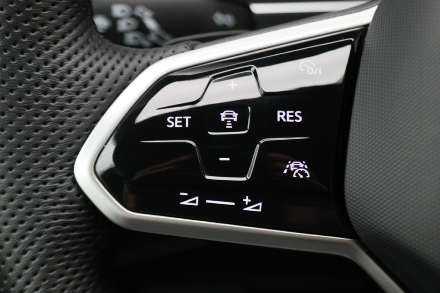 Volkswagen Tiguan 1.4 TSI eHybrid R-Line Business+ IQ-Light, Virtual Cockpit, ACC, Winterpakket, Apple Carplay, PDC, 20''