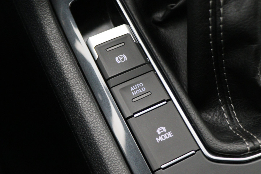 Volkswagen Tiguan 1.4 TSI eHybrid R-Line Business+ IQ-Light, Virtual Cockpit, ACC, Winterpakket, Apple Carplay, PDC, 20''