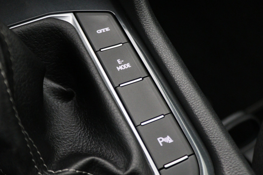 Volkswagen Tiguan 1.4 TSI eHybrid R-Line Business+ IQ-Light, Virtual Cockpit, ACC, Winterpakket, Apple Carplay, PDC, 20''