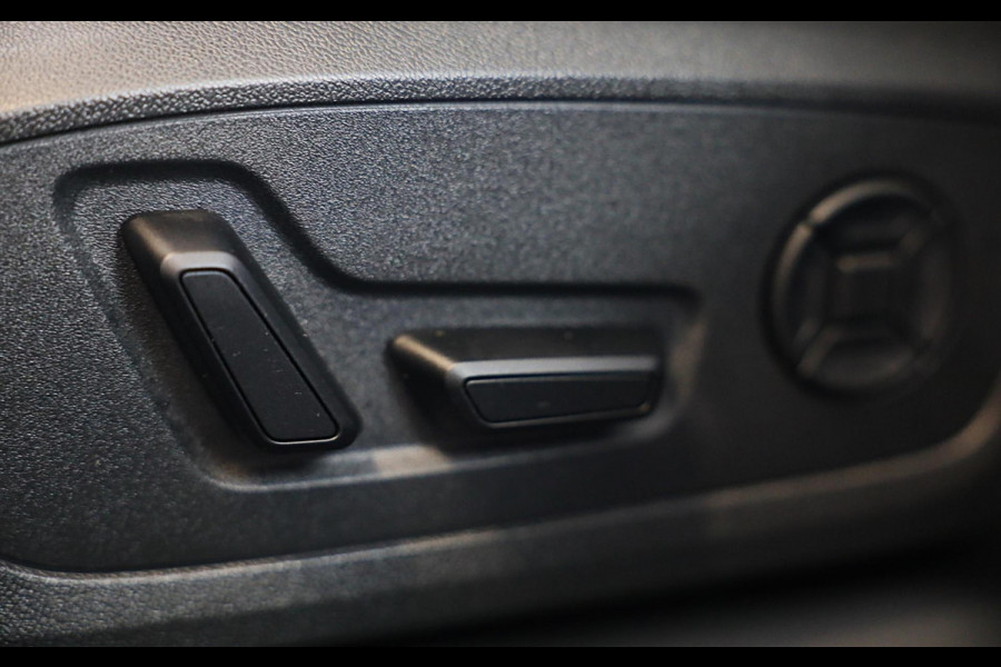 Audi Q3 45 TFSI e S Line Competition / SONOS / Memory / Camera / Lane Assist / Open Panoramadak / Led / Pdc / 21 Inch