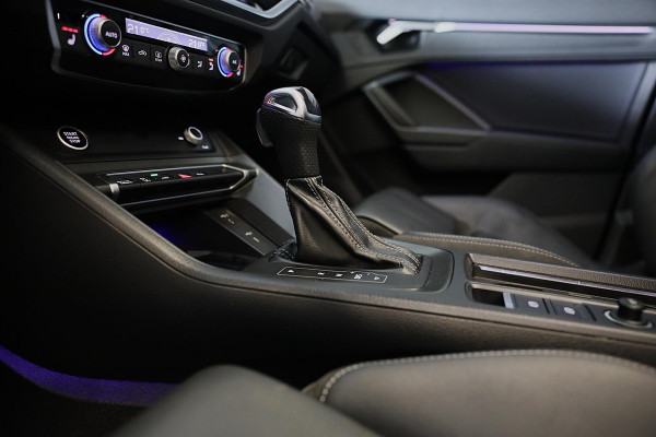 Audi Q3 45 TFSI e S Line Competition / SONOS / Memory / Camera / Lane Assist / Open Panoramadak / Led / Pdc / 21 Inch