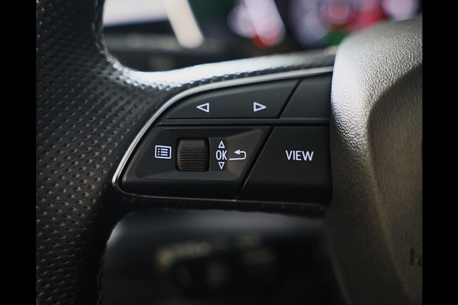Audi Q3 45 TFSI e S Line Competition / SONOS / Memory / Camera / Lane Assist / Open Panoramadak / Led / Pdc / 21 Inch
