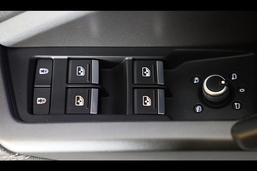 Audi Q3 45 TFSI e S Line Competition / SONOS / Memory / Camera / Lane Assist / Open Panoramadak / Led / Pdc / 21 Inch