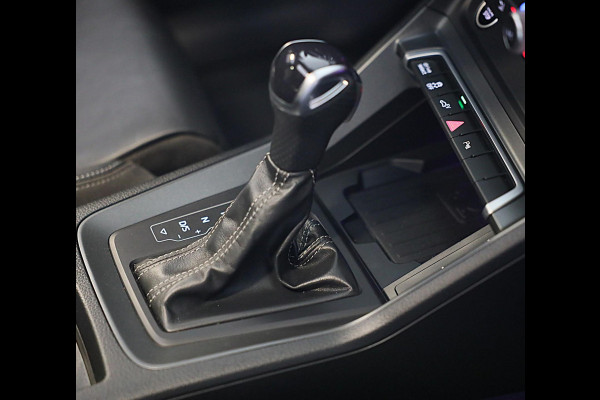 Audi Q3 45 TFSI e S Line Competition / SONOS / Memory / Camera / Lane Assist / Open Panoramadak / Led / Pdc / 21 Inch