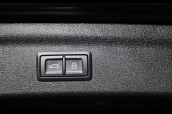 Audi Q3 45 TFSI e S Line Competition / SONOS / Memory / Camera / Lane Assist / Open Panoramadak / Led / Pdc / 21 Inch