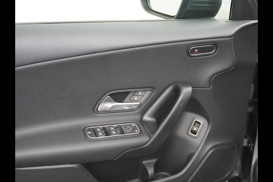 Mercedes-Benz A-Klasse 180 Navi Virtual-Cockpit Camera Ecc Cruise Control Pdc Keyless Stoelverwarming Regen-Lichtsensor Led Lmv Bluetooth