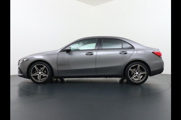 Mercedes-Benz A-Klasse 180 Navi Virtual-Cockpit Camera Ecc Cruise Control Pdc Keyless Stoelverwarming Regen-Lichtsensor Led Lmv Bluetooth
