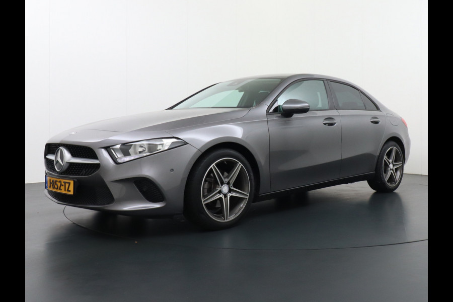 Mercedes-Benz A-Klasse 180 Navi Virtual-Cockpit Camera Ecc Cruise Control Pdc Keyless Stoelverwarming Regen-Lichtsensor Led Lmv Bluetooth