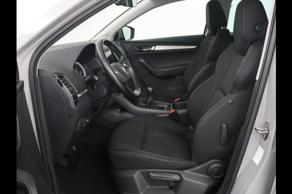 Škoda Karoq 1.0 TSI Business Edition | Panoramadak | Trekhaak | Carplay | Navigatie | Park Assist  | Climate control | DAB | Cruise control | Bluetooth