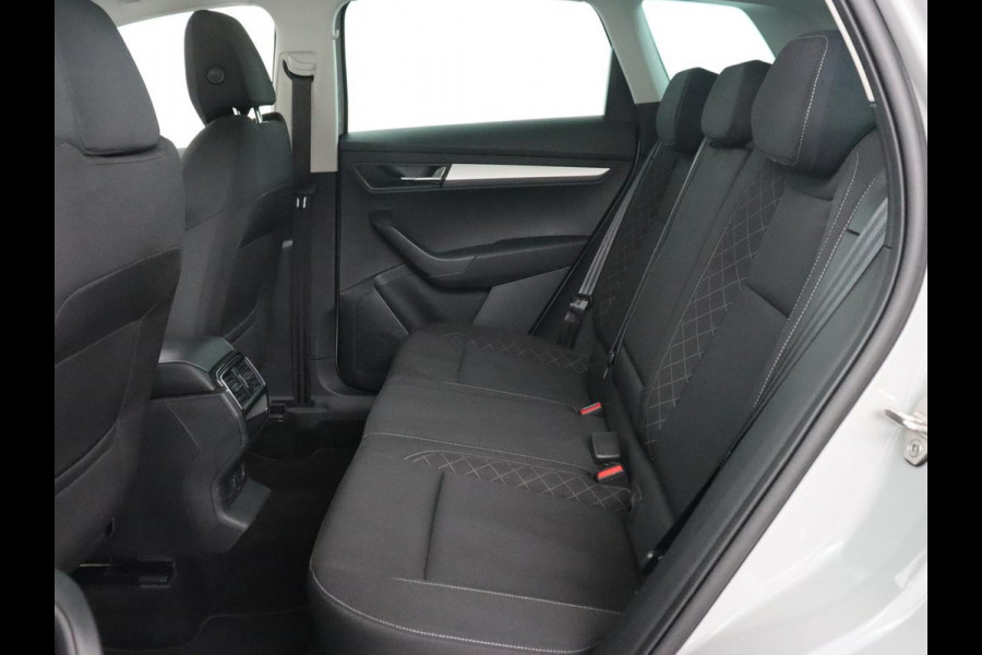 Škoda Karoq 1.0 TSI Business Edition | Panoramadak | Trekhaak | Carplay | Navigatie | Park Assist  | Climate control | DAB | Cruise control | Bluetooth
