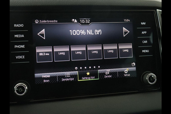Škoda Karoq 1.0 TSI Business Edition | Panoramadak | Trekhaak | Carplay | Navigatie | Park Assist  | Climate control | DAB | Cruise control | Bluetooth