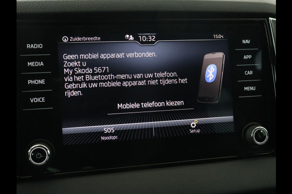 Škoda Karoq 1.0 TSI Business Edition | Panoramadak | Trekhaak | Carplay | Navigatie | Park Assist  | Climate control | DAB | Cruise control | Bluetooth