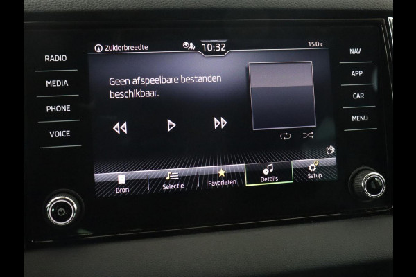 Škoda Karoq 1.0 TSI Business Edition | Panoramadak | Trekhaak | Carplay | Navigatie | Park Assist  | Climate control | DAB | Cruise control | Bluetooth