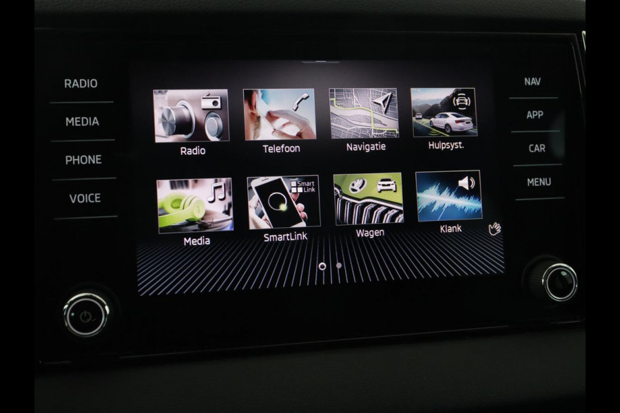 Škoda Karoq 1.0 TSI Business Edition | Panoramadak | Trekhaak | Carplay | Navigatie | Park Assist  | Climate control | DAB | Cruise control | Bluetooth