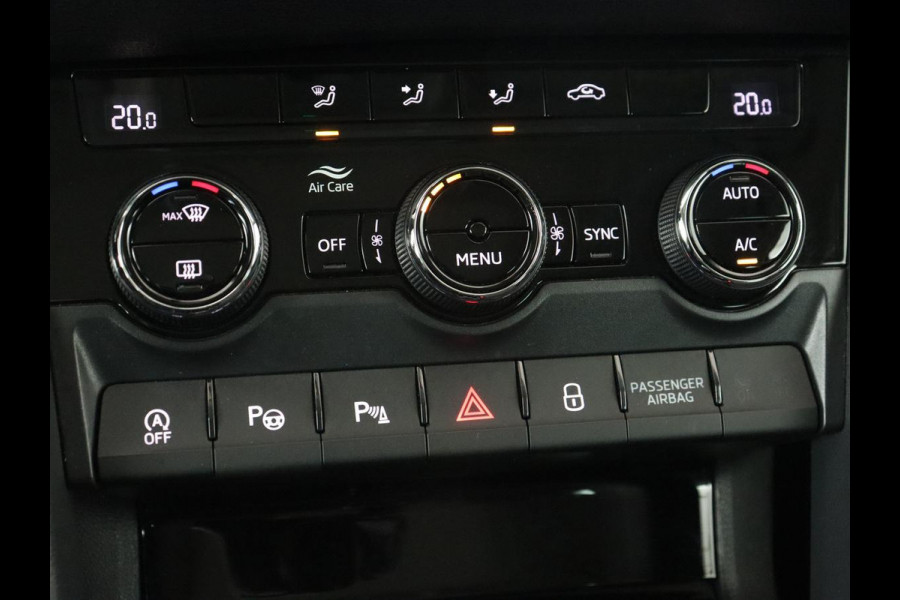 Škoda Karoq 1.0 TSI Business Edition | Panoramadak | Trekhaak | Carplay | Navigatie | Park Assist  | Climate control | DAB | Cruise control | Bluetooth