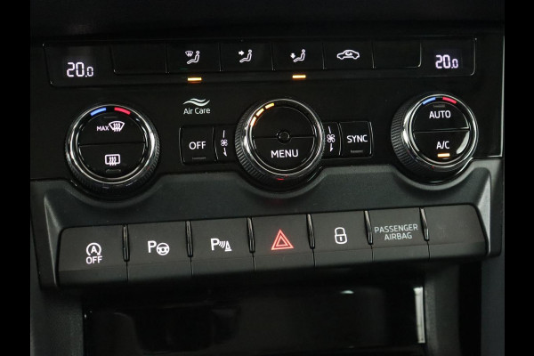 Škoda Karoq 1.0 TSI Business Edition | Panoramadak | Trekhaak | Carplay | Navigatie | Park Assist  | Climate control | DAB | Cruise control | Bluetooth