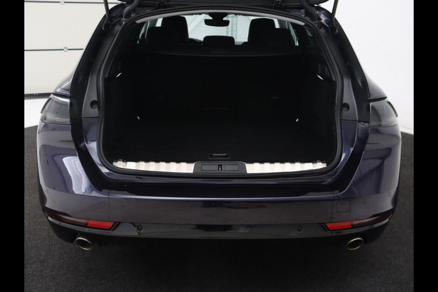 Peugeot 508 1.6 HYbrid 225 Allure | Stoelverwarming | Trekhaak | Adaptive cruise | Camera | Carplay | Half leder | Keyless | Full LED | Climate control | Sfeerverlichting | PHEV | Plug In