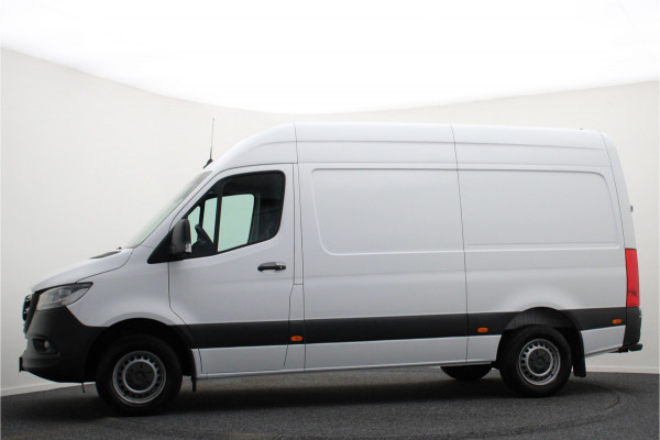 Mercedes-Benz Sprinter 317 CDI L2H2 Airco, Cruise, Chauffeursstoel, Camera, Rijstrooksensor, Trekhaak, DAB