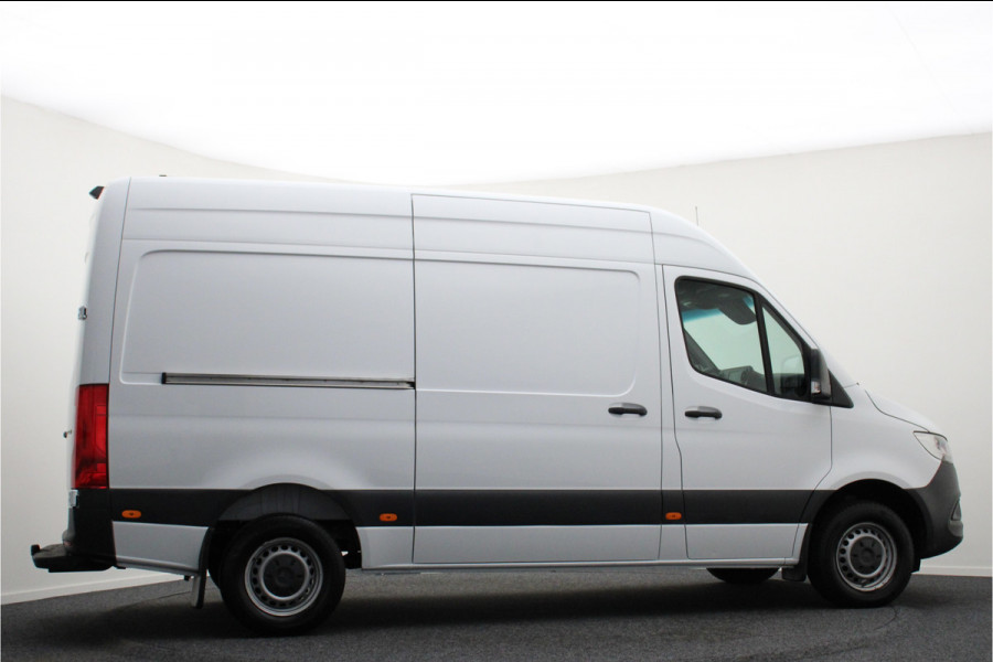 Mercedes-Benz Sprinter 317 CDI L2H2 Airco, Cruise, Chauffeursstoel, Camera, Rijstrooksensor, Trekhaak, DAB