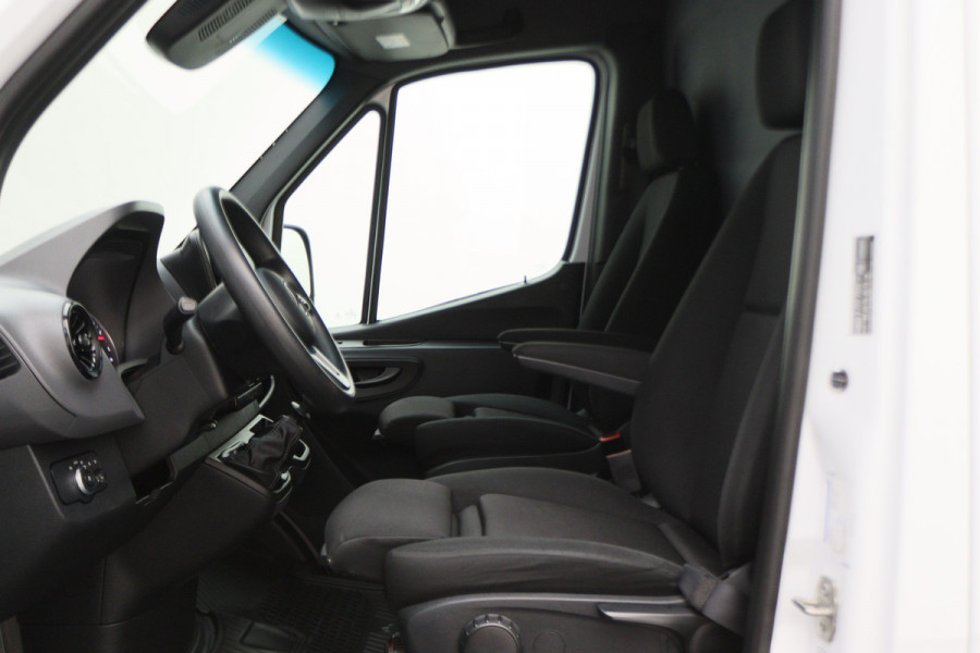 Mercedes-Benz Sprinter 317 CDI L2H2 Airco, Cruise, Chauffeursstoel, Camera, Rijstrooksensor, Trekhaak, DAB