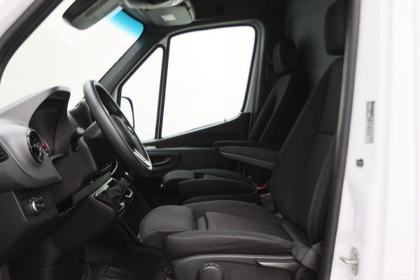 Mercedes-Benz Sprinter 317 CDI L2H2 Airco, Cruise, Chauffeursstoel, Camera, Rijstrooksensor, Trekhaak, DAB