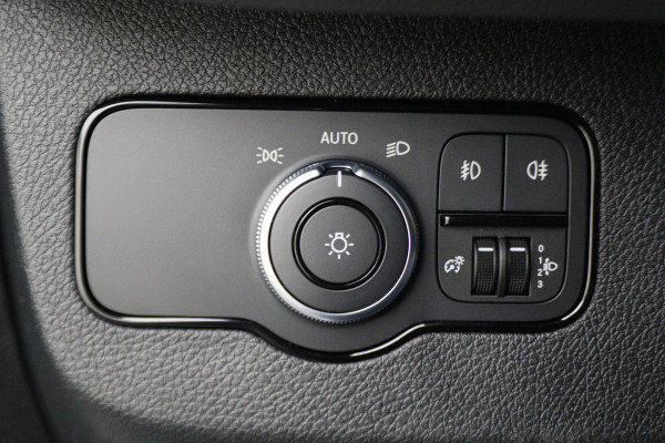 Mercedes-Benz Sprinter 317 CDI L2H2 Airco, Cruise, Chauffeursstoel, Camera, Rijstrooksensor, Trekhaak, DAB